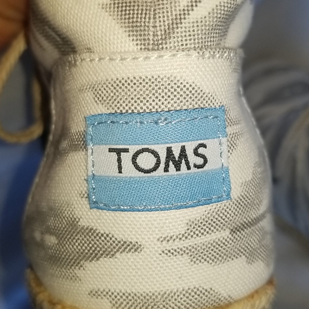 Toms - Picture 4 of 8